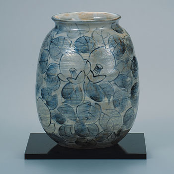 7号花瓶 染付椿文 (花台付)