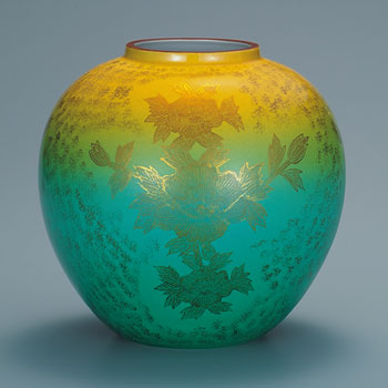 7号花瓶 釉裏金彩牡丹文