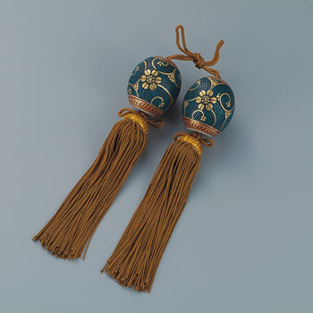 ���� �{����