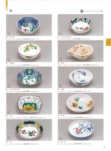 ���E����