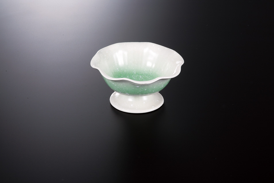 �t��O���[������t���[�c