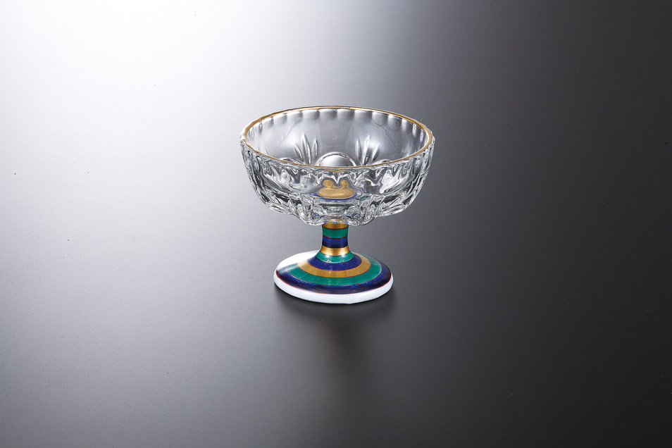 ��؃K���X���䔫