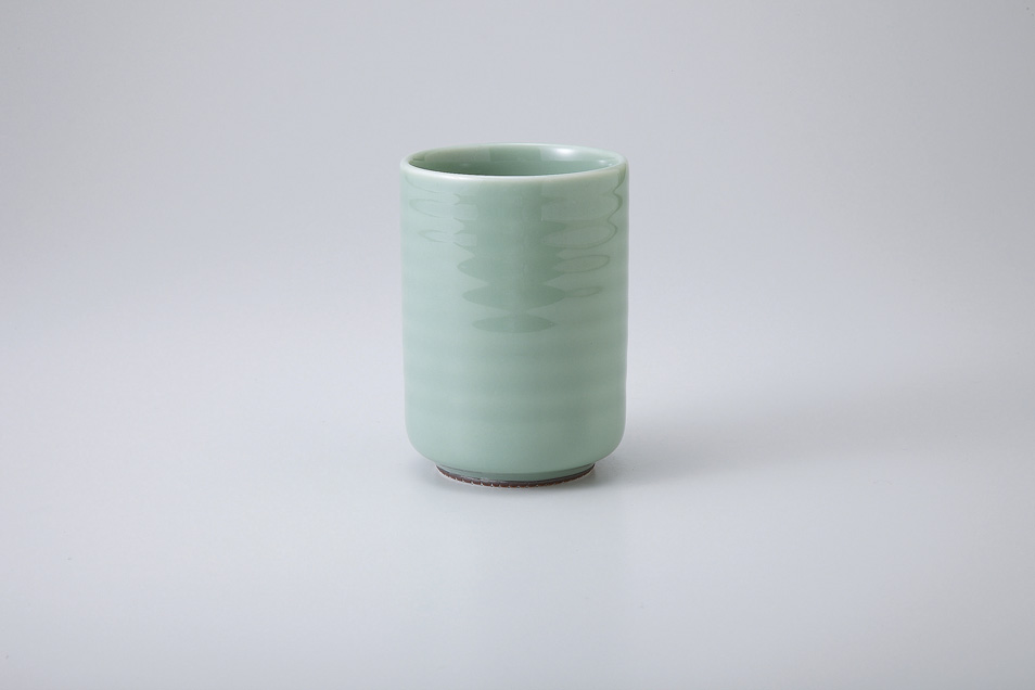 �����i����