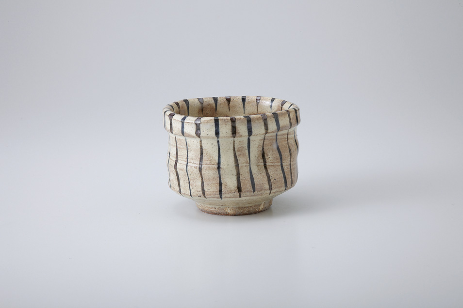 �\���������q