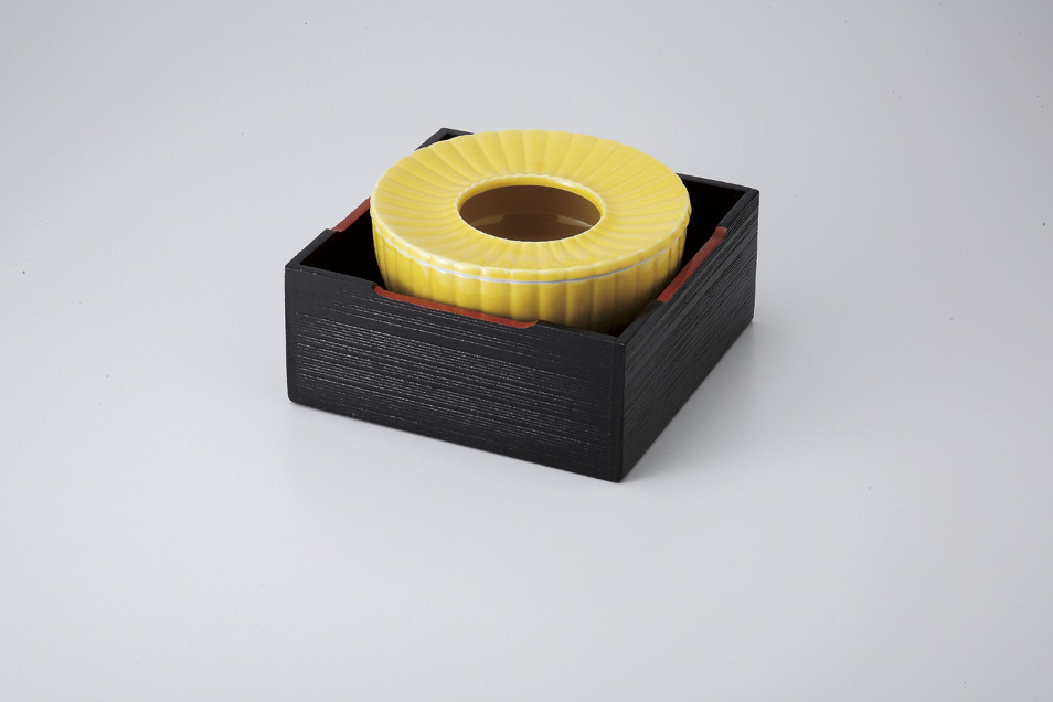 黄釉菊型灰皿（蓋付き）（商品番号マ480-14）