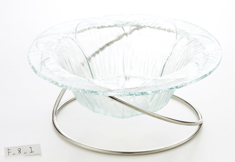 �K���X�Ԃт�^����