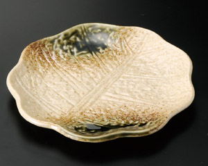 �ɉ�D���؂̗t�^�T�D�O���ێM